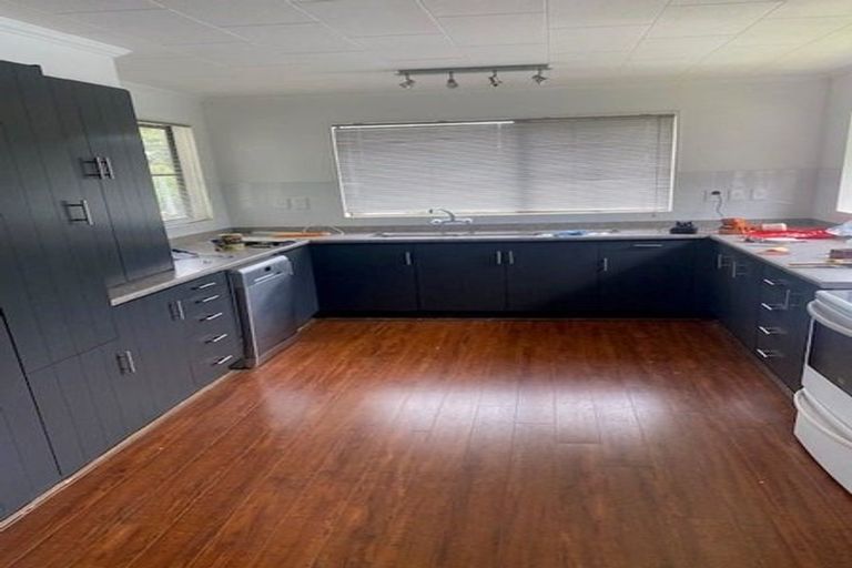 Photo of property in 32 Collins Avenue, Tawa, Wellington, 5028