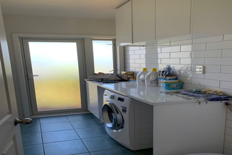 Photo of property in 41 Lynwood Road, New Lynn, Auckland, 0600