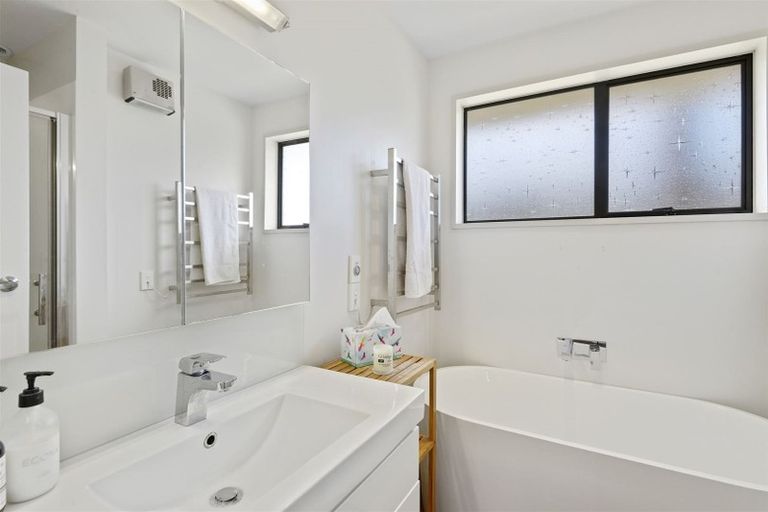 Photo of property in 12 O'halloran Drive, Halswell, Christchurch, 8025