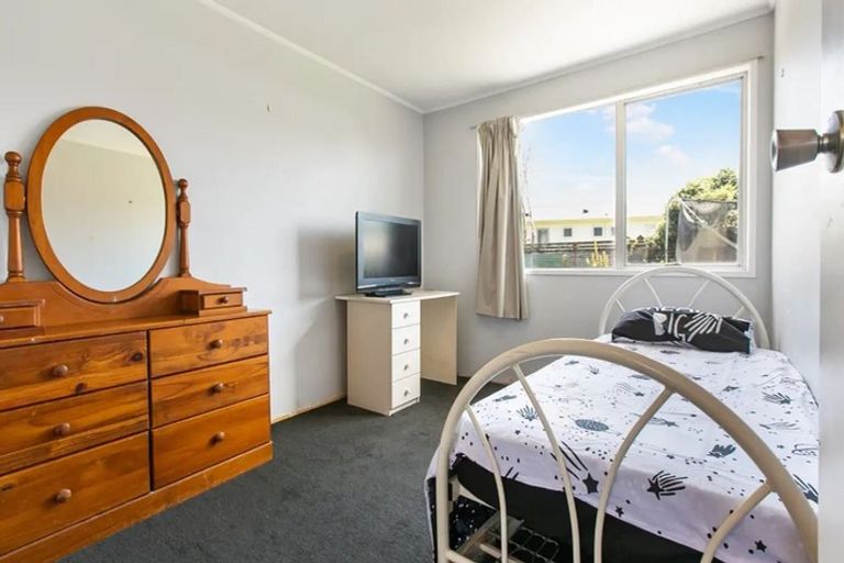 Photo of property in 19 Benton Place, Manurewa, Auckland, 2102