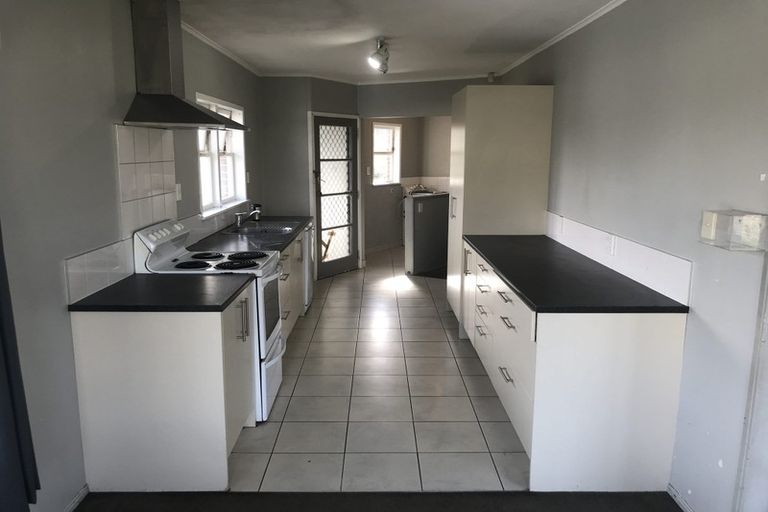 Photo of property in 5 Plumley Crescent, Mangere, Auckland, 2022