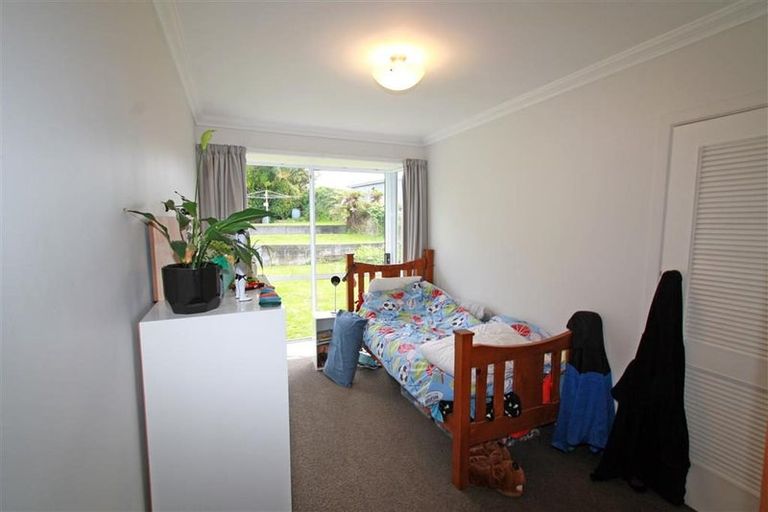 Photo of property in 42 Awanui Street, Merrilands, New Plymouth, 4312