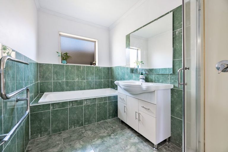 Photo of property in 13 Westglen Place, Ranui, Auckland, 0612