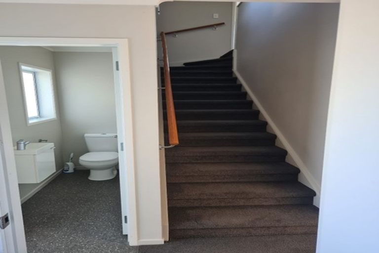 Photo of property in 42a Sunset Road, Unsworth Heights, Auckland, 0632