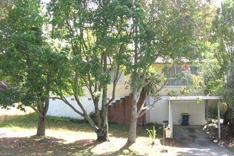 Photo of property in 15 Temuri Place, Glendene, Auckland, 0602