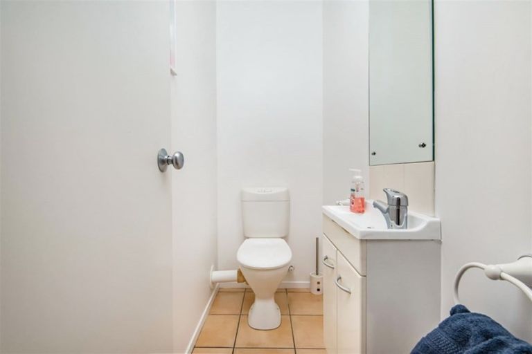 Photo of property in 3/42 Fields Parade, Oteha, Auckland, 0632