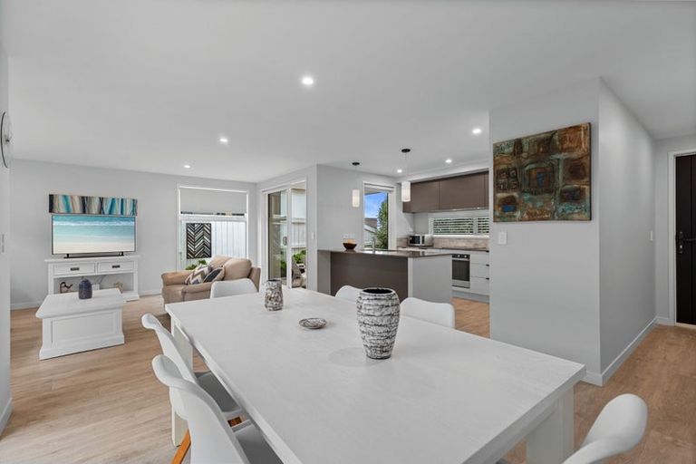 Photo of property in 24 Franks Way, Papamoa Beach, Papamoa, 3118