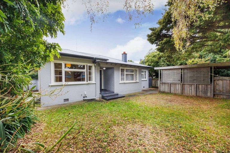 Photo of property in 5 Pahiatua Street, Hokowhitu, Palmerston North, 4410