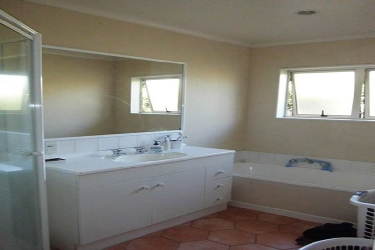 Photo of property in 4a Hugh Brown Drive, New Lynn, Auckland, 0600