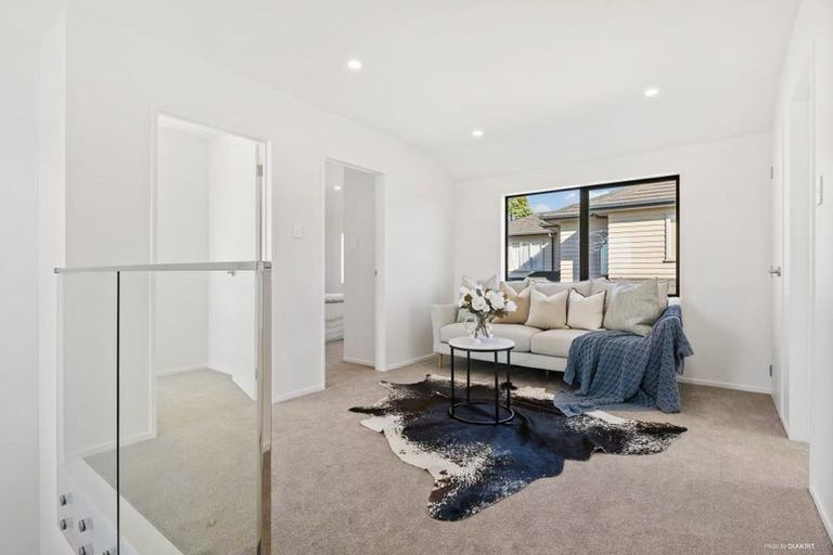 Photo of property in 142c Luckens Road, West Harbour, Auckland, 0618