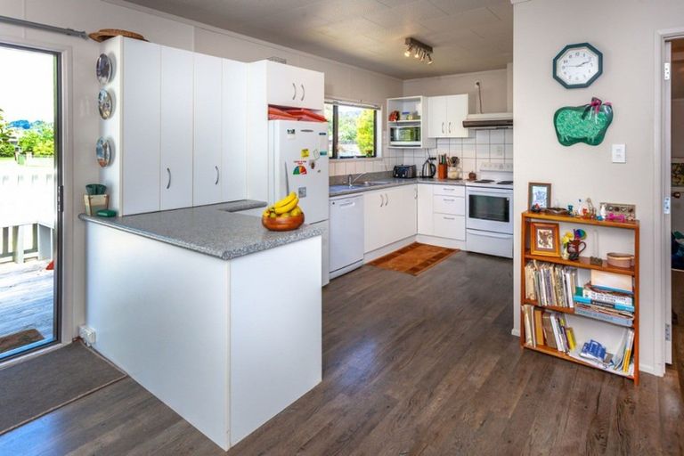 Photo of property in 100d Waverley Place, Whangamata, 3620