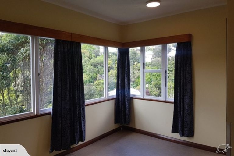 Photo of property in 54 Military Road, Northland, Wellington, 6012