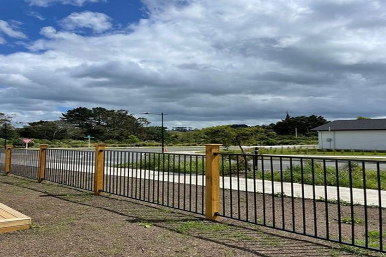 Photo of property in 2 Cutfield Lane, Kumeu, 0810