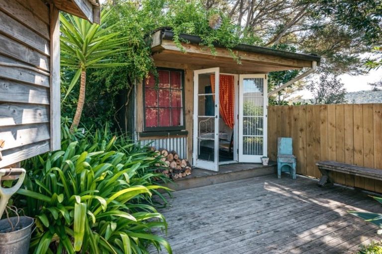 Photo of property in 40 Calais Terrace, Ostend, Waiheke Island, 1081