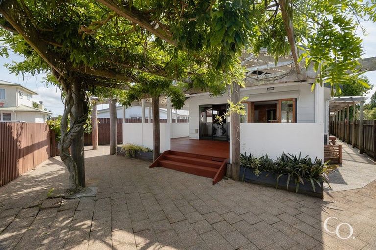 Photo of property in 26 Queen Road, Bellevue, Tauranga, 3110