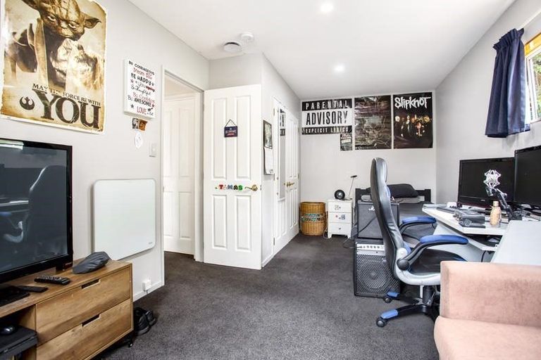 Photo of property in 10 Tui Crescent, Waiatarua, Auckland, 0604