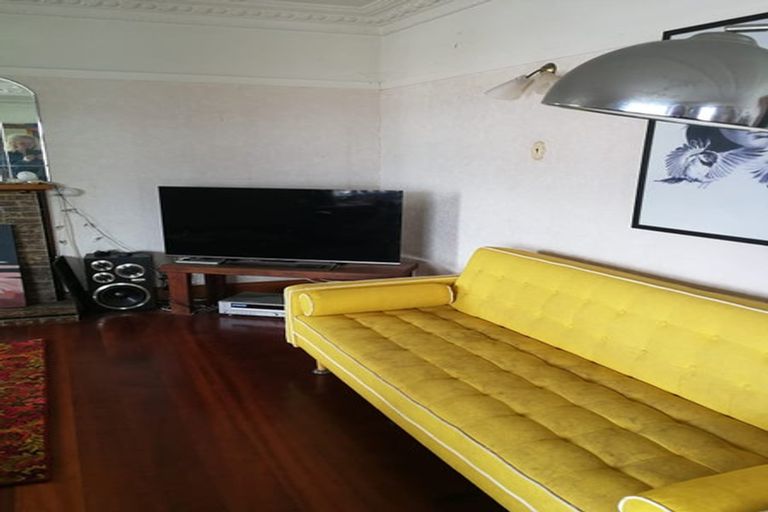 Photo of property in 2 Queens Drive, Kilbirnie, Wellington, 6022