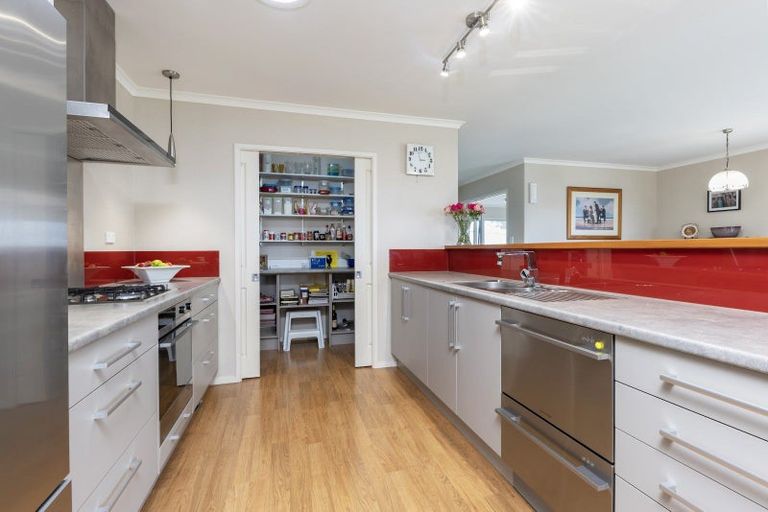 Photo of property in 15 Gavinike Place, Waimauku, 0812