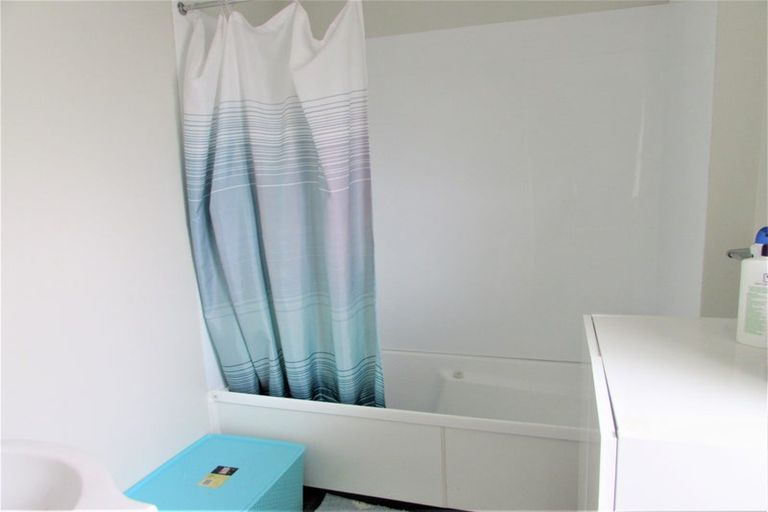 Photo of property in 1/21 Randwick Crescent, Moera, Lower Hutt, 5010