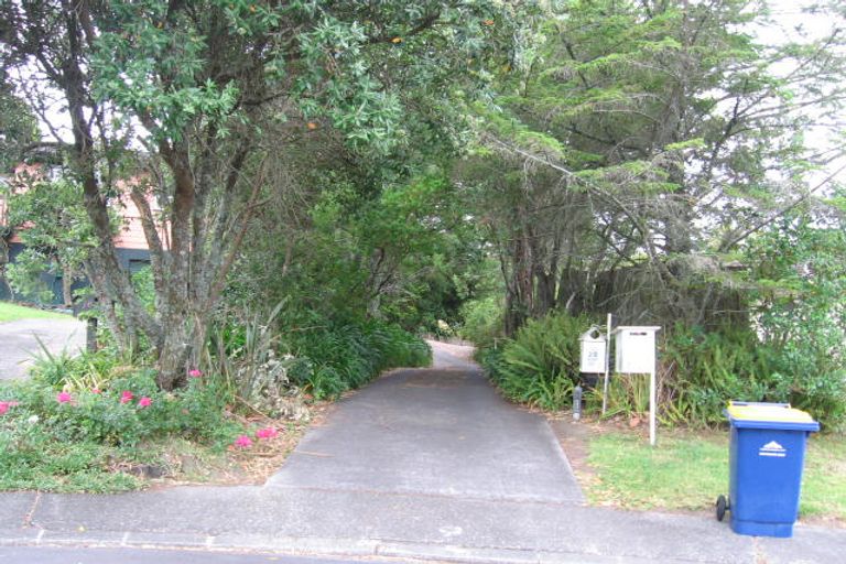 Photo of property in 1/20 Kerria Place, Sunnynook, Auckland, 0620