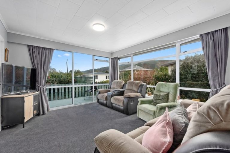 Photo of property in 5 Parera Grove, Heretaunga, Upper Hutt, 5018