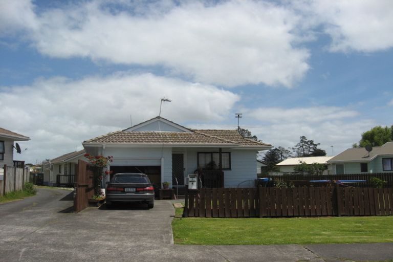 Photo of property in 12 Hanford Place, Clendon Park, Auckland, 2103