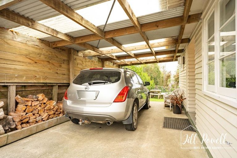 Photo of property in 13 View Street, Maungaturoto, 0520