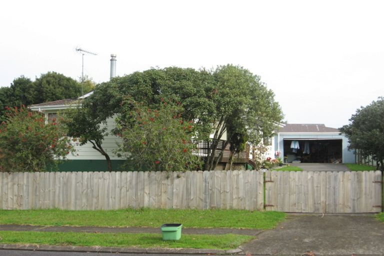 Photo of property in 16 Lisa Rise, Half Moon Bay, Auckland, 2012