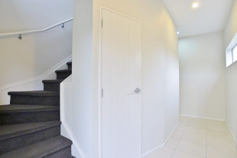 Photo of property in 9/45a Swanson Road, Henderson, Auckland, 0610