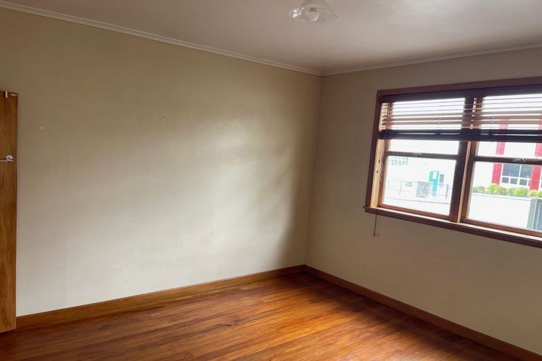 Photo of property in 55 Forrest Hill Road, Milford, Auckland, 0620