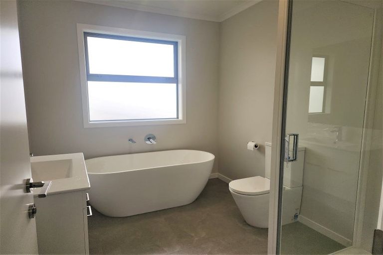 Photo of property in 49 Atlantic Drive, Fitzherbert, Palmerston North, 4410
