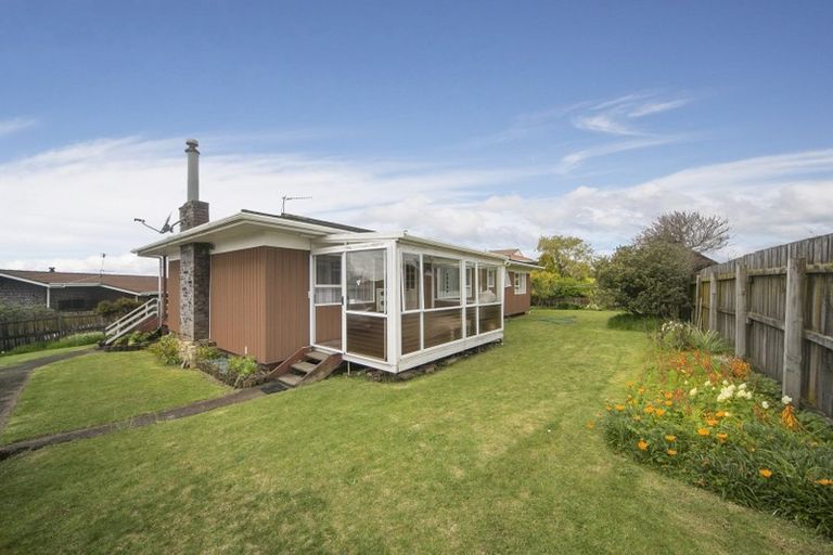 Photo of property in 18 Flagstaff Place, Massey, Auckland, 0614