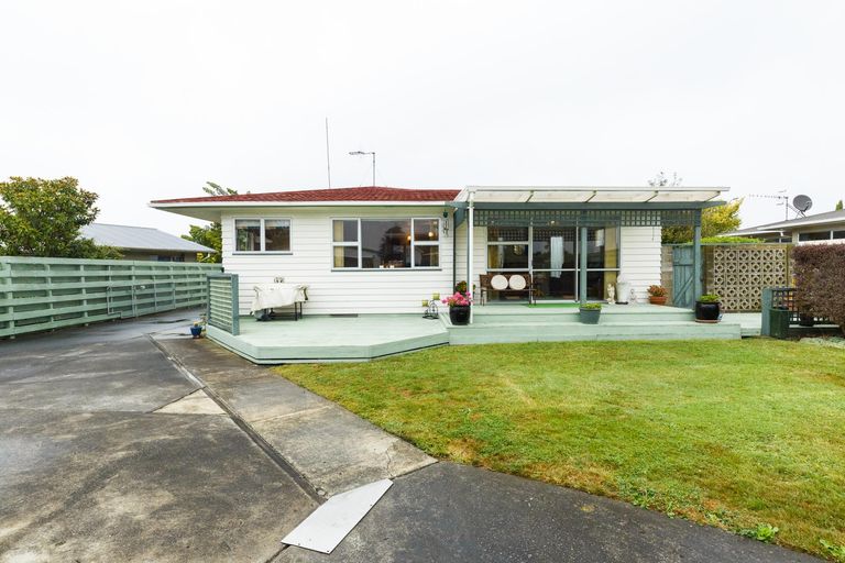 Photo of property in 36 John F Kennedy Drive, Milson, Palmerston North, 4414