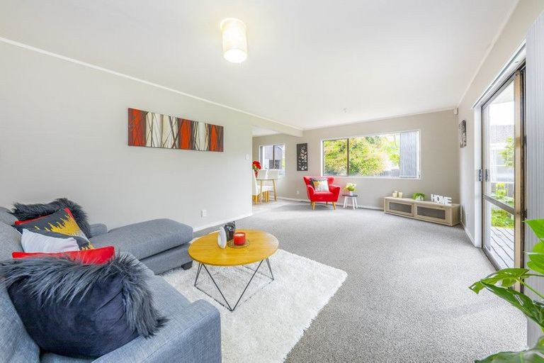 Photo of property in 11 Slim Place, Clendon Park, Auckland, 2103