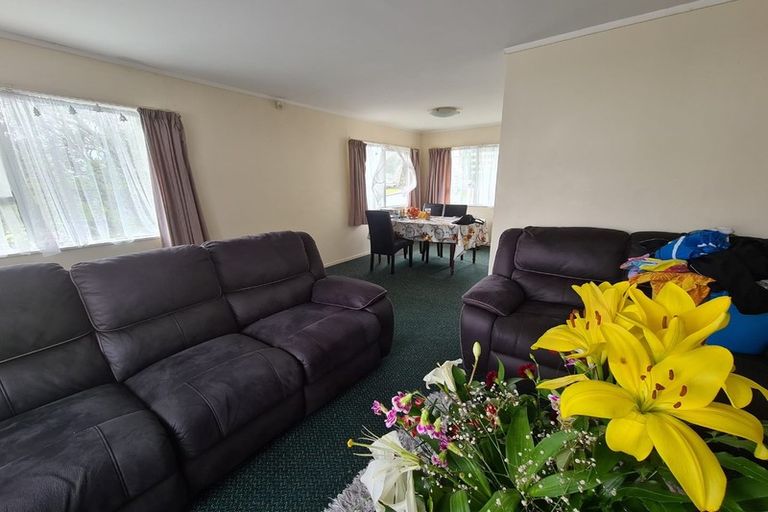 Photo of property in 77 Stewart Drive, Newlands, Wellington, 6037