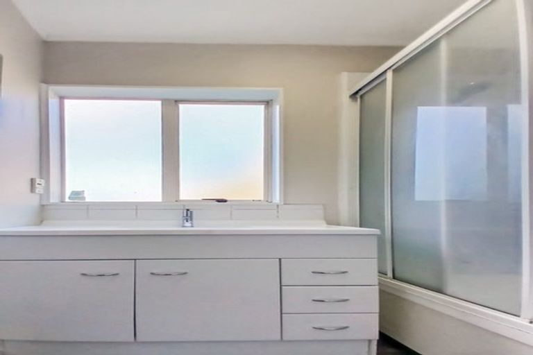 Photo of property in 53 Central Park Drive, Te Atatu South, Auckland, 0610