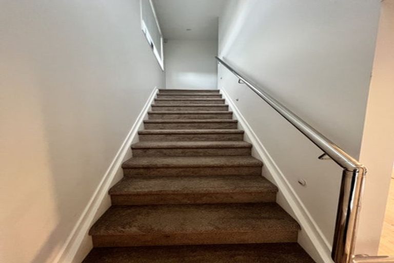 Photo of property in 4e Montmere Avenue, Te Atatu Peninsula, Auckland, 0610