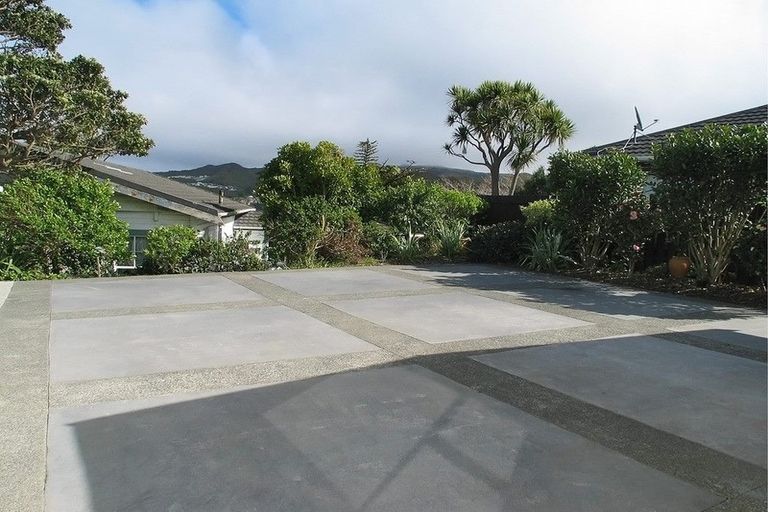 Photo of property in 11 Hallewell Crescent, Johnsonville, Wellington, 6037