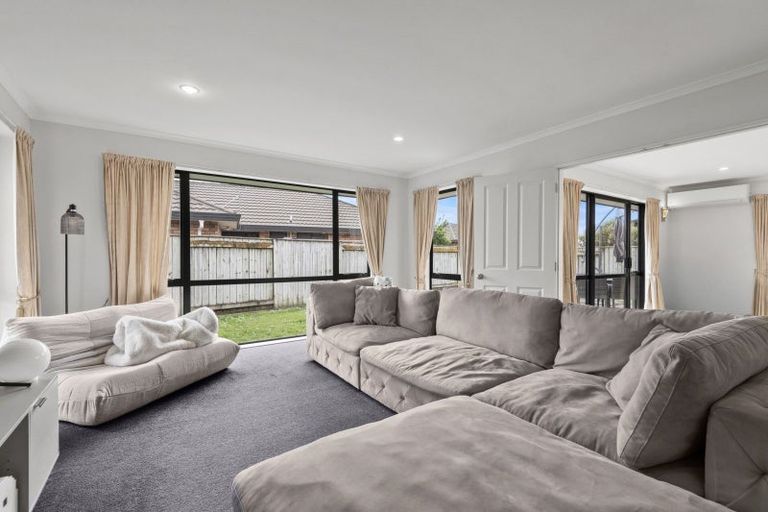 Photo of property in 10 Cleveland Heights, Kelvin Grove, Palmerston North, 4414