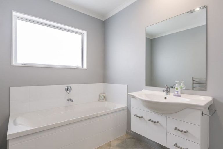 Photo of property in 12 Kuaka Crescent, Mangawhai, 0505