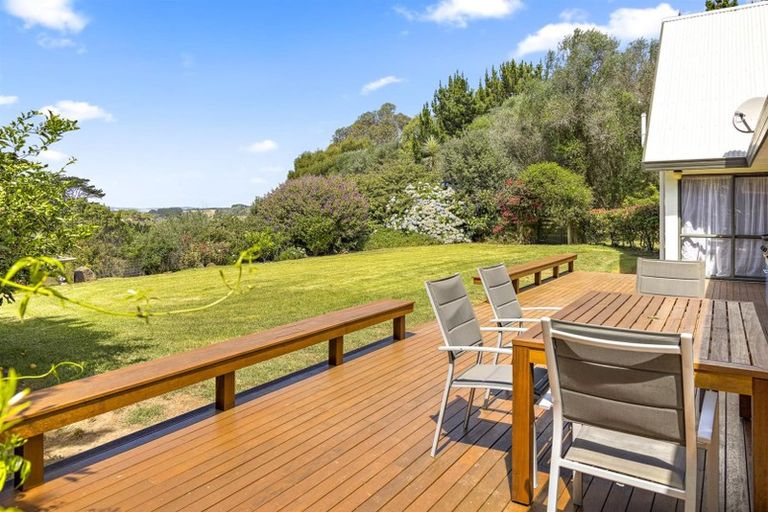 Photo of property in 1556 South Head Road, South Head, Helensville, 0874