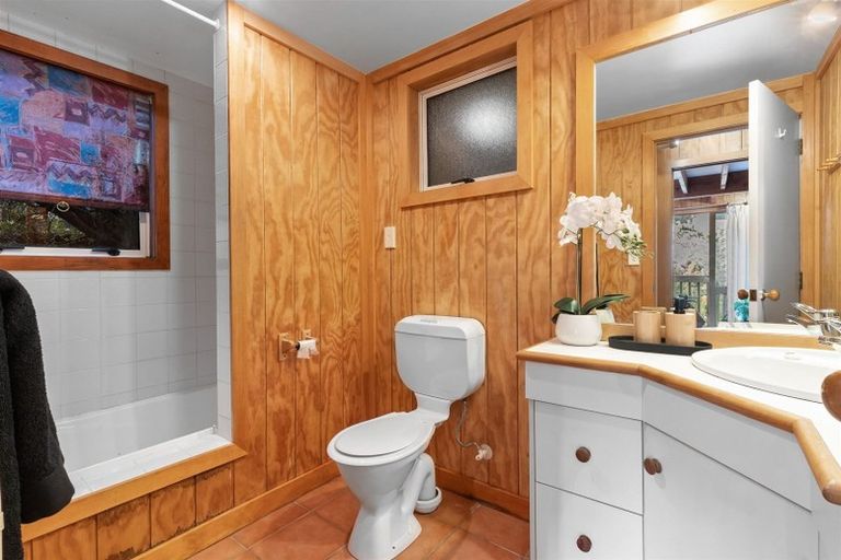 Photo of property in 32b Mackinnon Terrace, Sunshine Bay, Queenstown, 9300