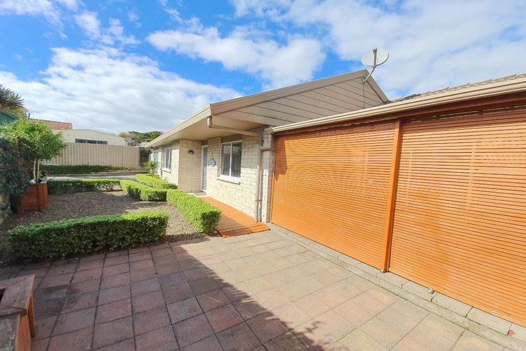 Photo of property in 2/4 South Street, Papakura, 2110