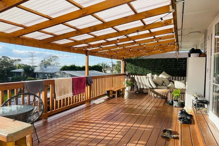 Photo of property in 60 Glen Marine Parade, Glendene, Auckland, 0602