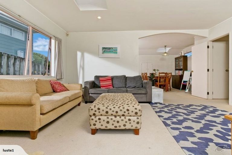 Photo of property in 1/39 Witheford Drive, Bayview, Auckland, 0629