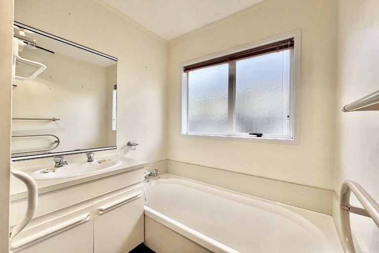 Photo of property in 1/169 Whites Line East, Waiwhetu, Lower Hutt, 5010