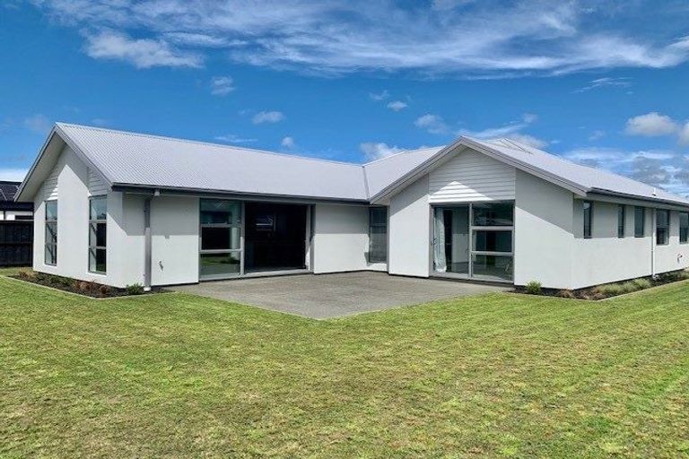 Photo of property in 10 Mccahon Drive, Rangiora, 7400