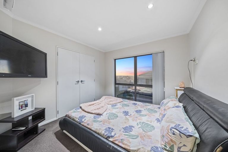 Photo of property in 14 Kereru Rise, Papakura, 2110