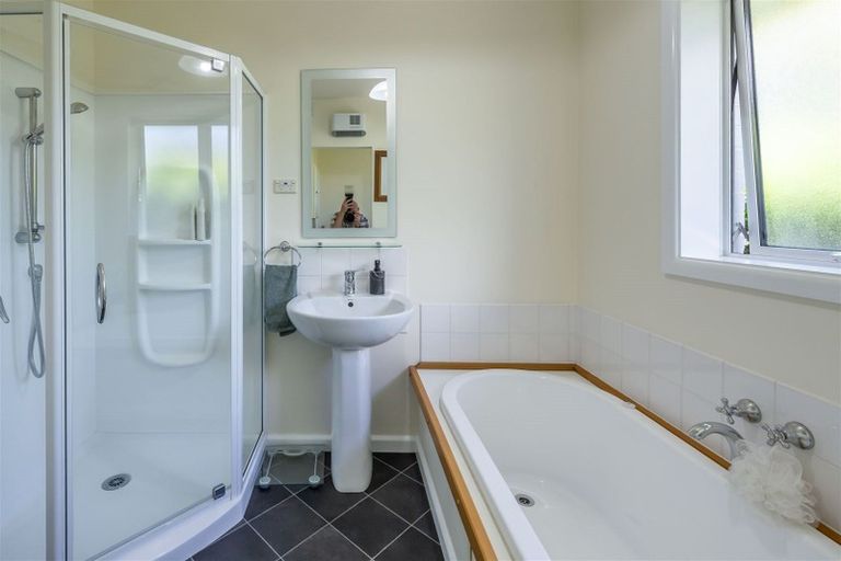 Photo of property in 11 Walnut Avenue, Strowan, Christchurch, 8052