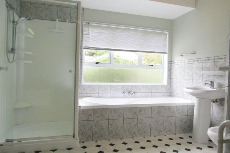 Photo of property in 6 Puriri Street, Hawera, 4610